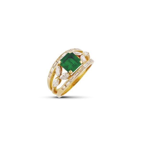 



EMERALD AND DIAMOND RING IN 18KT YELLOW GOLD