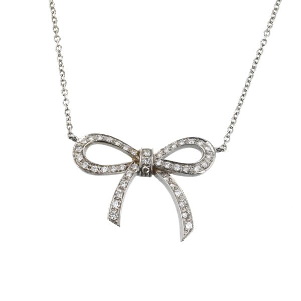 RIBBON-SHAPED NECKLACE IN 18KT WHITE GOLD