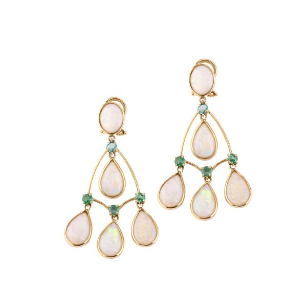 



OPAL AND EMERALD CHANDELIER EARRINGS IN 14KT GOLD