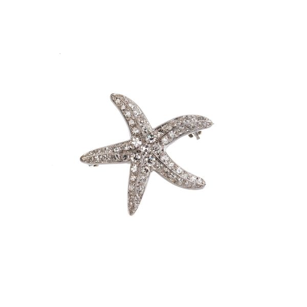 SMALL STARFISH-SHAPED BROOCH IN 18KT WHITE GOLD