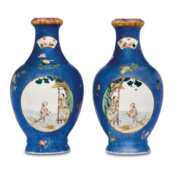 COPPIA DI VASI CON FIGURE, CINA, PERIODO REPUBBLICA, SEC. XX