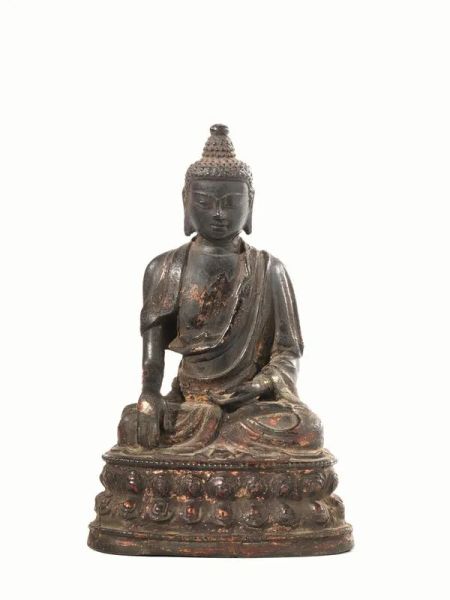 Buddha Tibet sec. XVII, in bronzo laccato, alt. cm 19
