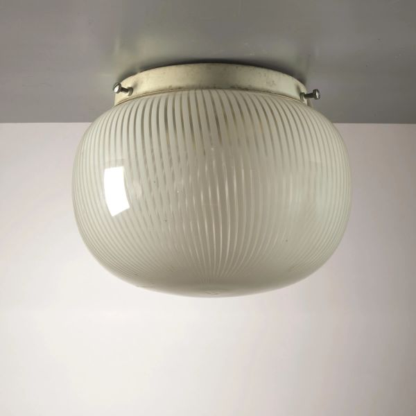 



GLASS AND METAL LAMP 