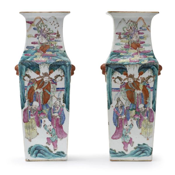 



A PAIR OF FAMILLE ROSE PORCELAIN SQUARE VASES, CHINA, TONGZHI PERIOD (1862&ndash;1874), QING DYNASTY 