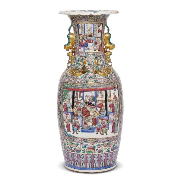 A LARGE VASE, CHINA, QING DYNASTY, 19TH CENTURY