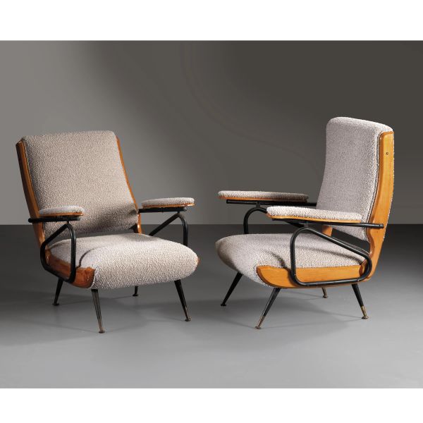 



TWO RECLINING ARMCHAIRS