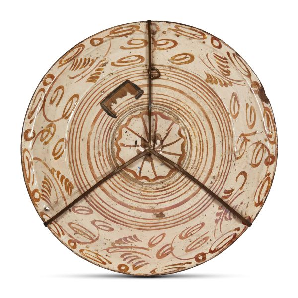 GRANDE PIATTO UMBONATO, MANISÈS, SECONDA METÀ SECOLO XVI