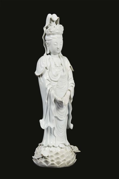 A PORCELAIN FIGURE, CHINA, QING DYNASTY, 18TH CENTURY