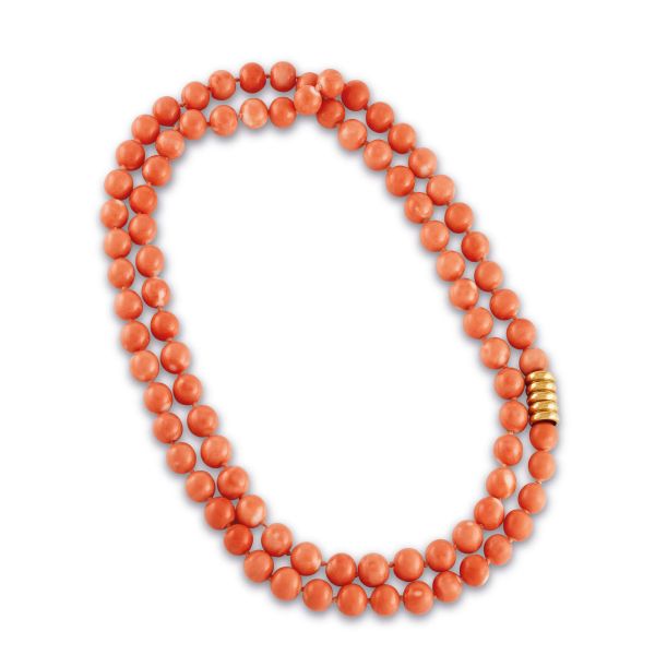 



LONG ROSE CORAL NECKLACE IN 18KT YELLOW GOLD