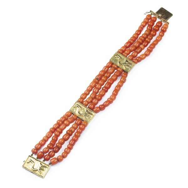 



BRACELET WITH CORAL 