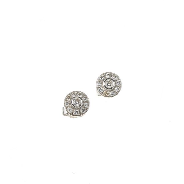 



DIAMOND STUD EARRINGS IN 18KT WHITE GOLD