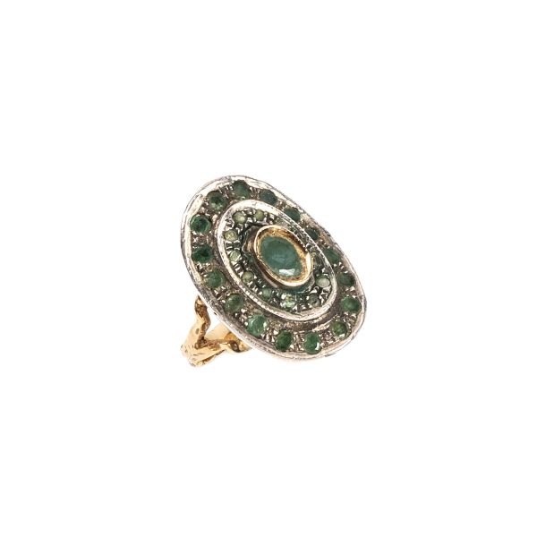 



EMERALD RING IN 14KT YELLOW GOLD AND SILVER