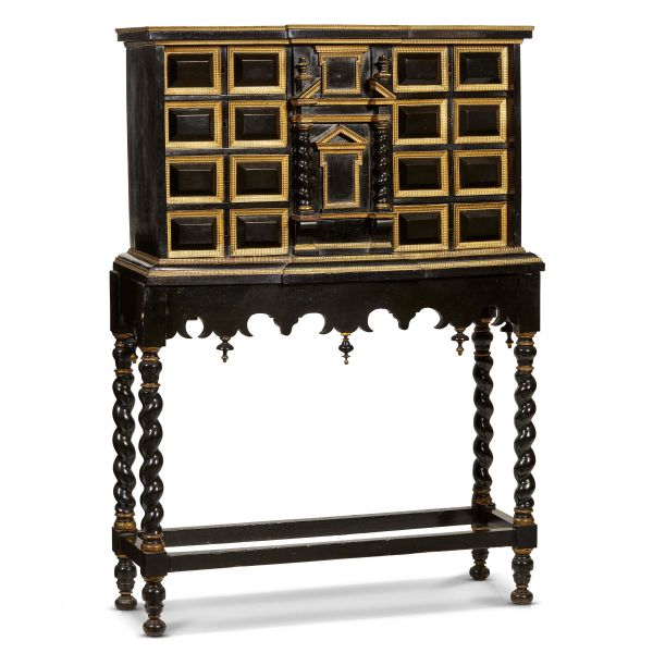 



A LOMBARD CABINET, 18TH CENTURY