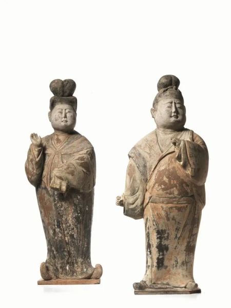  Due Fat Ladies, Cina ,in stile Tang , in terracotta, entrambe recanti tracce di pigmenti,