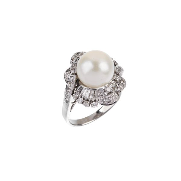 



ANELLO CON PERLA E DIAMANTI