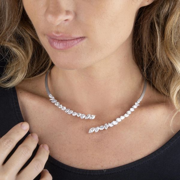 GIROCOLLO CON DIAMANTI