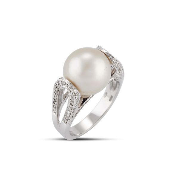 



BIG SOUTH SEA PEARL AND DIAMOND RING IN 18KT WHITE GOLD