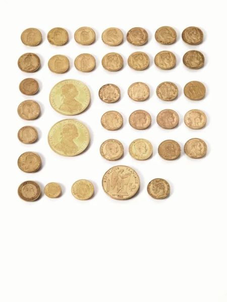  Lotto di quarantasei monete in oro di vari paesi                            