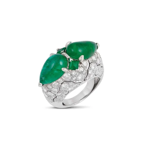 



EMERALD AND DIAMOND DOME RING IN PLATINUM