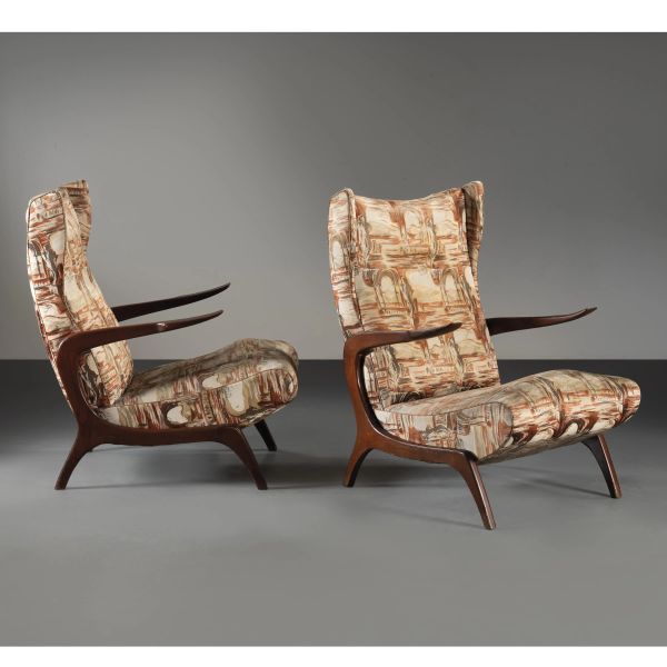 



A COUPLE OF ARMCHAIRS, WOODEN STRUCTURE, FABRIC UPHOLSTERY 