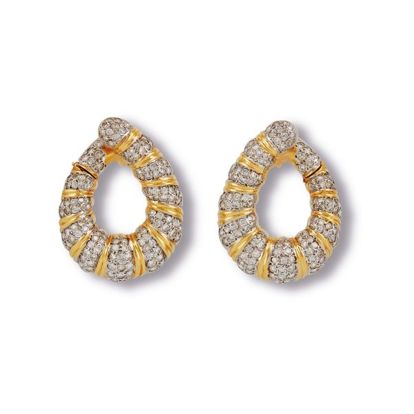 



PAIR OF DIAMOND EARRINGS IN 18KT TWO TONE GOLD