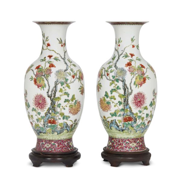 A PAIR OF VASES, CHINA, REPUBLIC PERIOD (1912-1949)