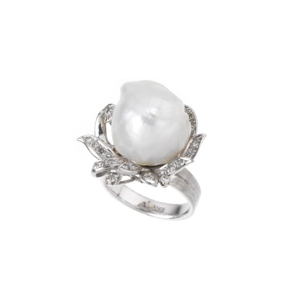 BAROQUE PEARL AND DIAMOND RING IN 18KT WHITE GOLD