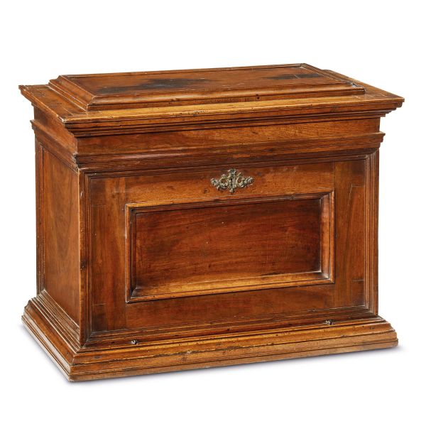 



A CENTRAL ITALY TABLE CABINET, EARLY 18TH CENTURY