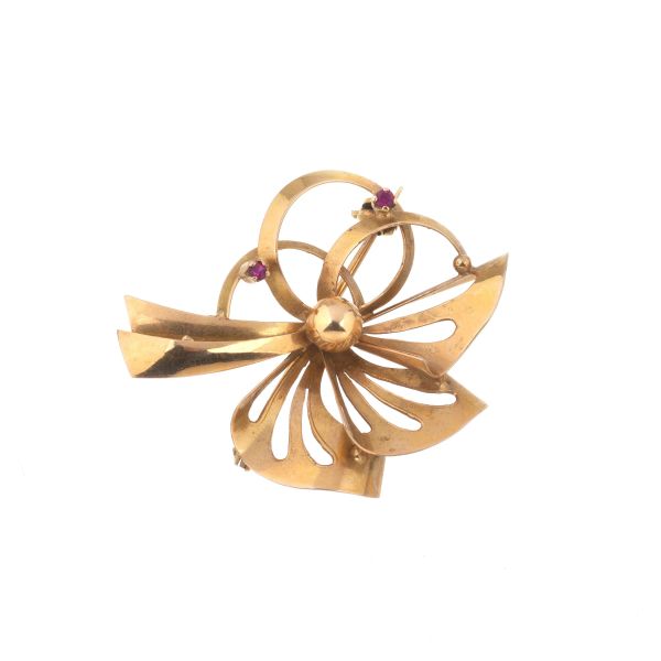 FLORAL BROOCH IN 18KT YELLOW GOLD