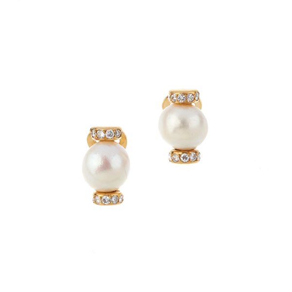 



PEARL AND DIAMOND CLIP EARRINGS IN 18KT YELLOW GOLD