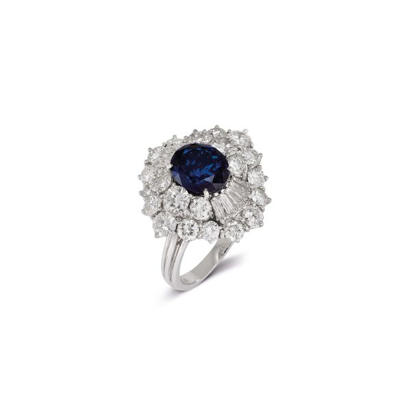 



SAPPHIRE AND DIAMOND RING IN 18KT WHITE GOLD