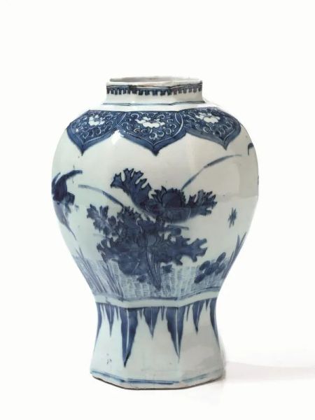  Vaso in porcellana bianca e blu, Cina, dinastia Ming ,periodo Chongzhen     