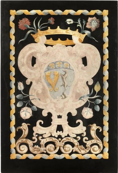 Piano in scagliola, Carpi, sec. XVII, decorato da un motivo a nastro ritorto bicolore e centrato da grande stemma comitale fra tralci di fiori resi con grande verismo, cm 97x66x6