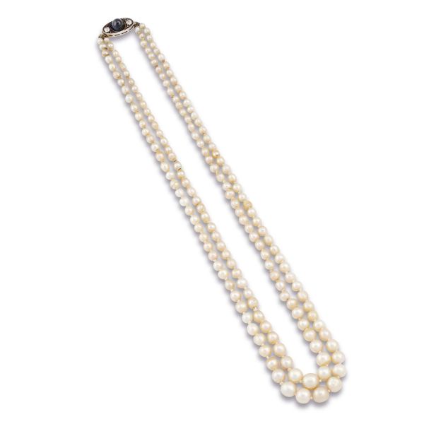 



COLLANA CON PERLE NATURALI