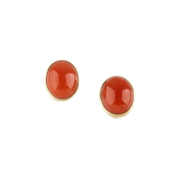 CORAL STUD EARRINGS IN 18KT YELLOW GOLD