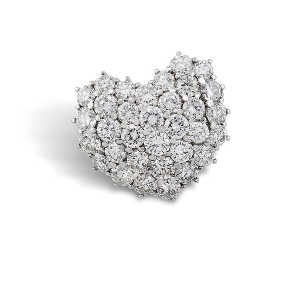 HEART-SHAPED DIAMOND BROOCH IN 18KT WHITE GOLD