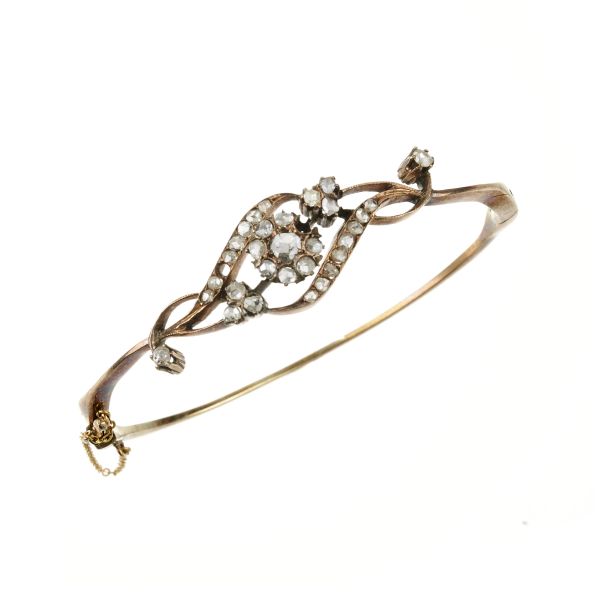 



BRACCIALE RIGIDO CON DIAMANTI