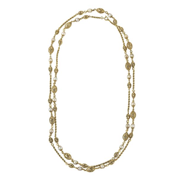 LUNGA COLLANA CON PERLE