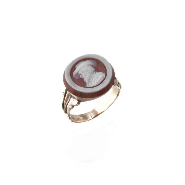 CHALCEDONY RING IN GOLD