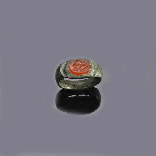 



ANELLO CON CORNIOLA