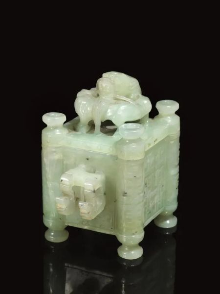 Incensiere, Cina inizi sec. XX, in giada celadon, di forma squadrata, finemente intagliato, la presa del coperchio a guisa di drago, alt. cm 9,8
