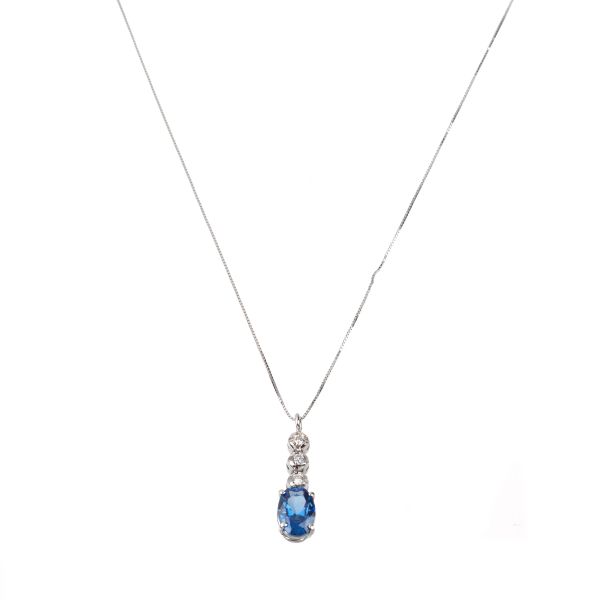 SAPPHIRE AND DIAMOND PENDANT NECKLACE IN 18KT WHITE GOLD