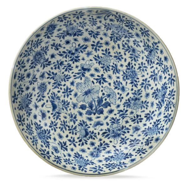 



A BLUE AND WHITE PORCELAIN PLATE, CHINA, QING DYNASTY, SEC. XVIII