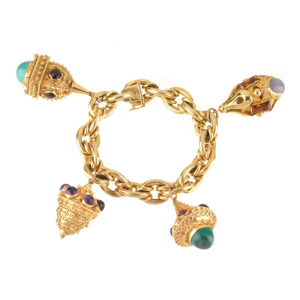 CHAIN BRACELET IN 18KT YELLOW GOLD WITH CHARMS