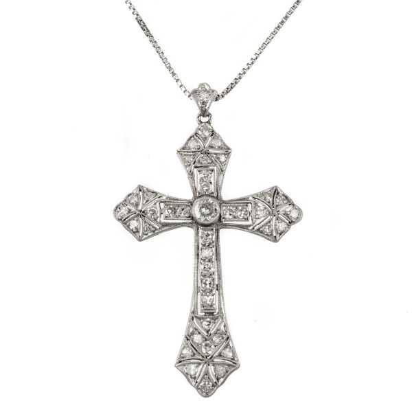 



COLLANA CON PENDENTE A FORMA DI CROCE 