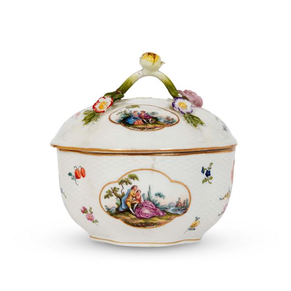 



A SUGAR BOWL, VIENNESE IMPERIAL MANUFACTORY, CIRCA 1770-1780