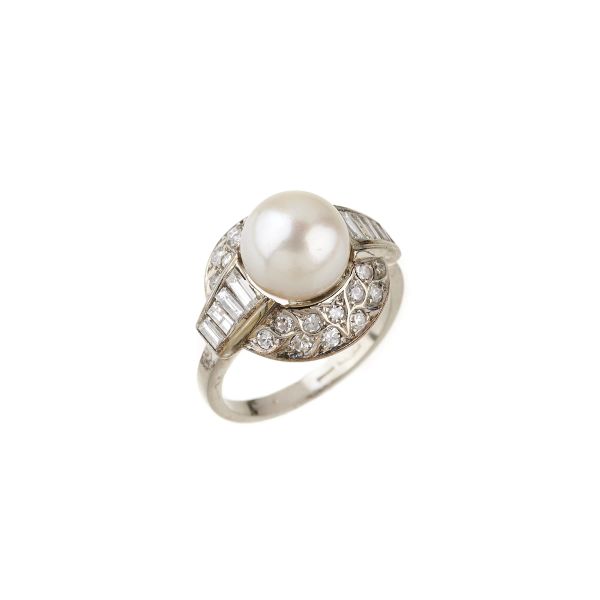 



PEARL AND DIAMOND RING IN 18KT WHITE GOLD