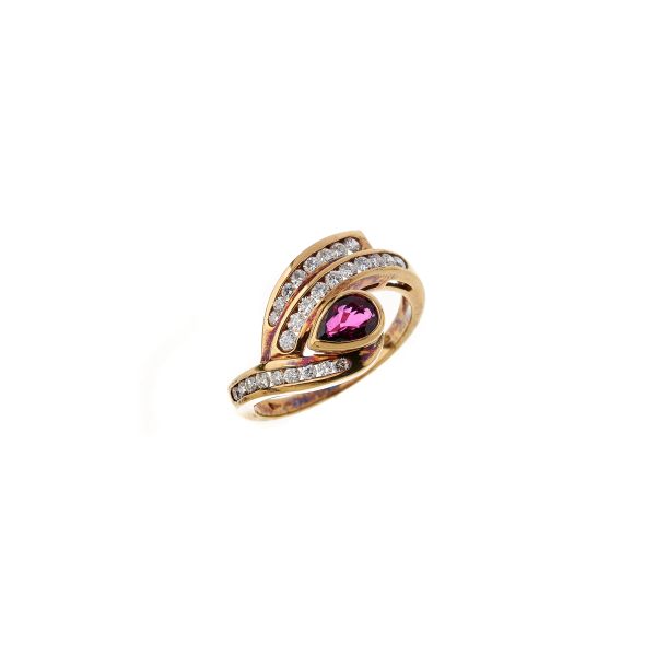 



RUBY AND DIAMOND RING IN 18KT YELLOW GOLD