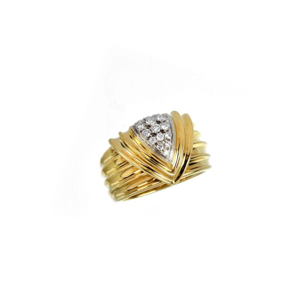 



DIAMOND BAND RING IN 18KT TWO TONE GOLD