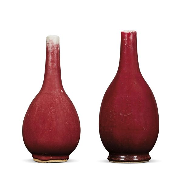 A PAIR OF VASES, QING DYNASTY, 18TH CENTURY